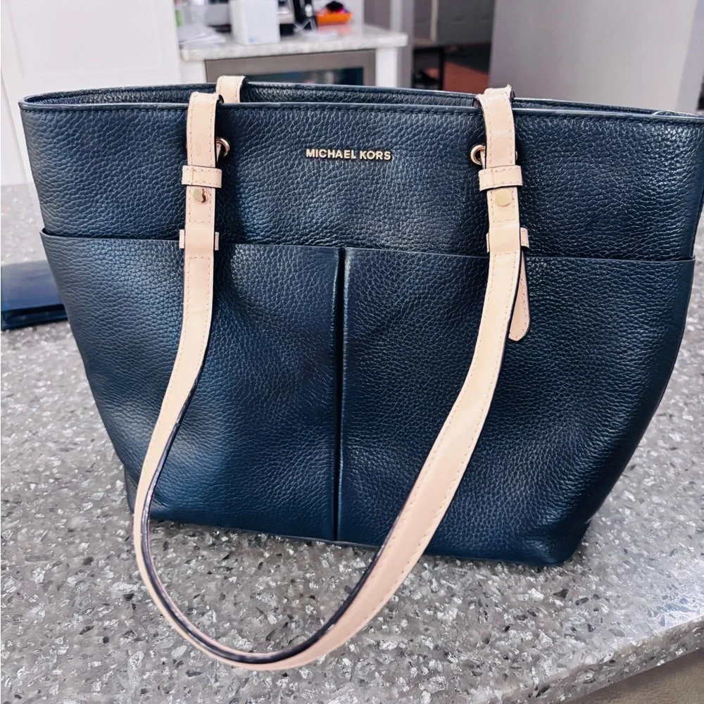 Michael Kors Navy and tan tote bag - Picture 2 of 6